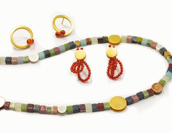 23. Collier Dreierlei / Silber / Silber Feingold plattiert / Tombak / bunte Quarzwürfel