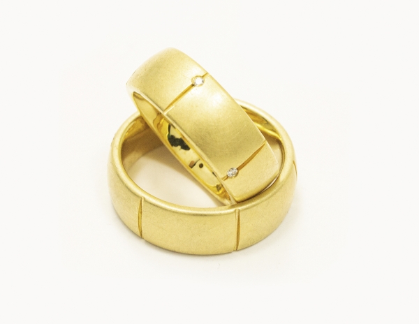 2. Trauringe Breit / Gelbgold / Brillanten